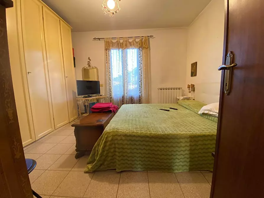 Immagine 10 di Casa bifamiliare in vendita  a Montignoso