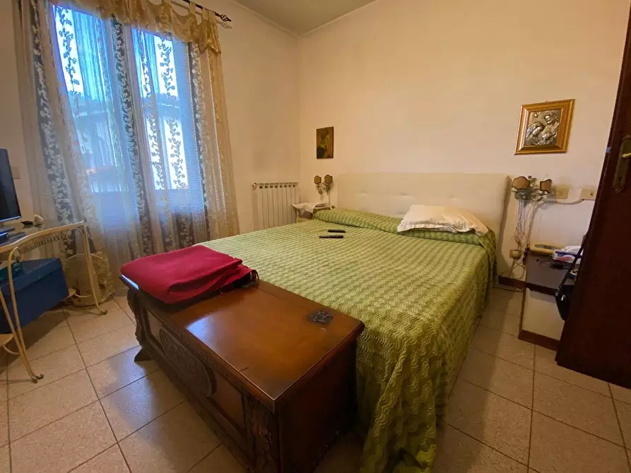 Immagine 9 di Casa bifamiliare in vendita  a Montignoso