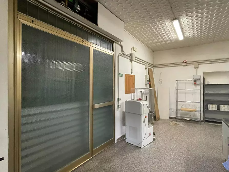 Immagine 1 di Locale commerciale in affitto  a San Miniato