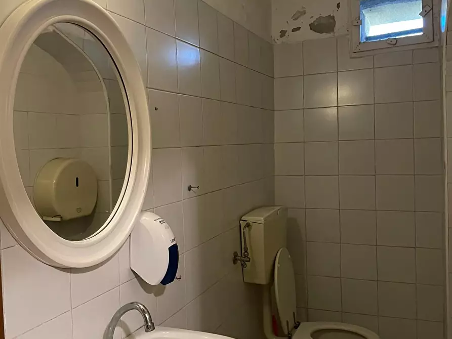 Immagine 2 di Locale commerciale in affitto  a San Miniato