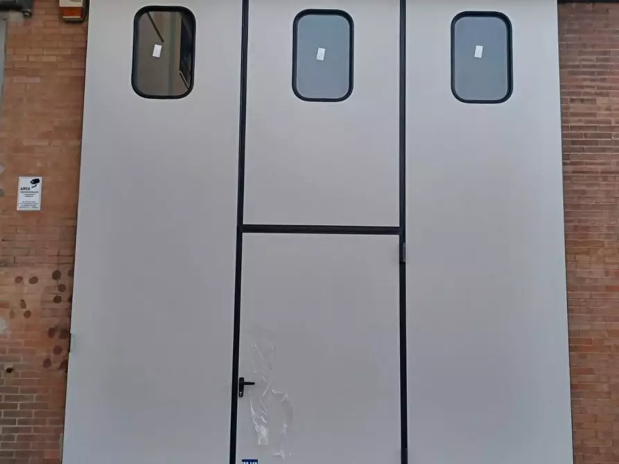 Immagine 14 di Attività artigianale in affitto  a Santa Croce Sull'arno