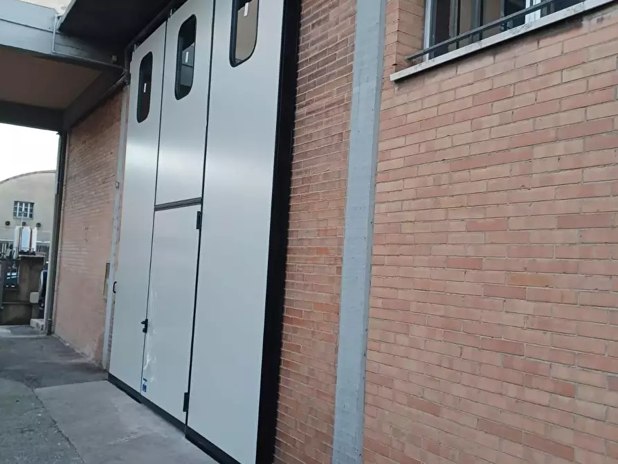 Immagine 16 di Attività artigianale in affitto  a Santa Croce Sull'arno