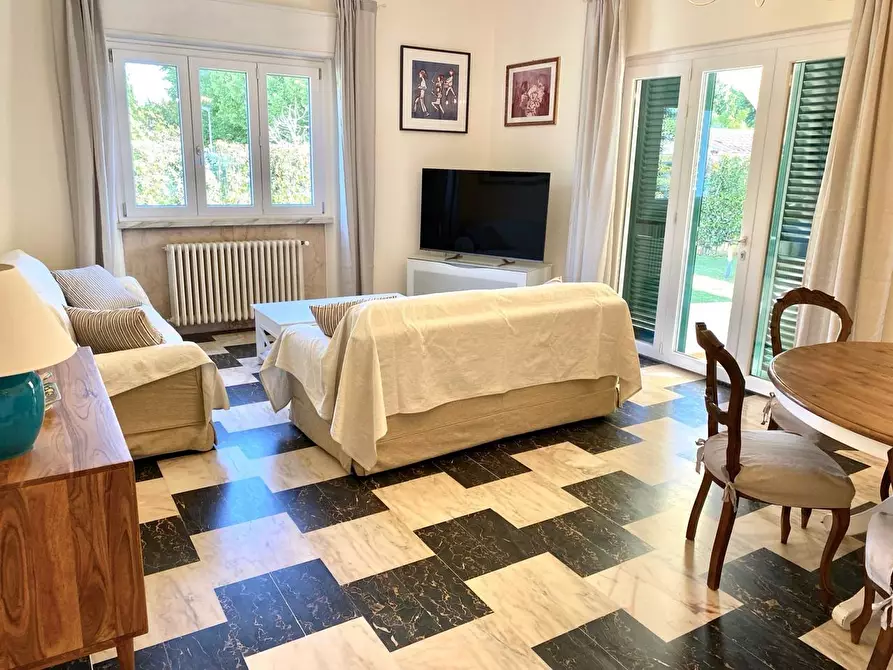 Immagine 3 di Villa in affitto  a Forte Dei Marmi