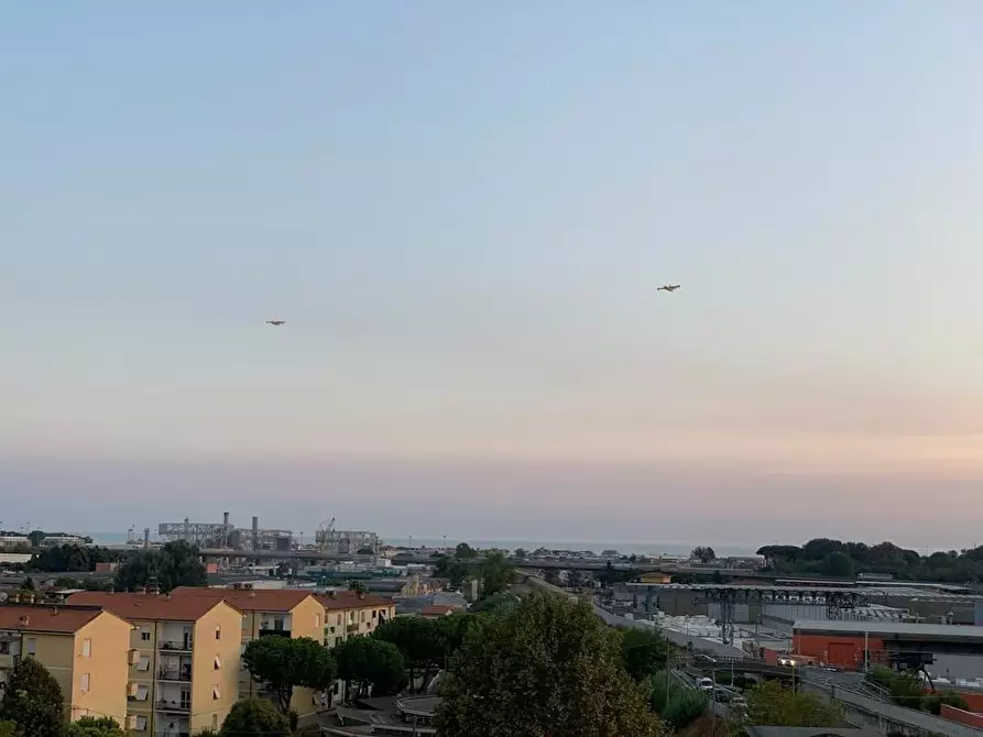 Immagine 16 di Mansarda in vendita  a Carrara