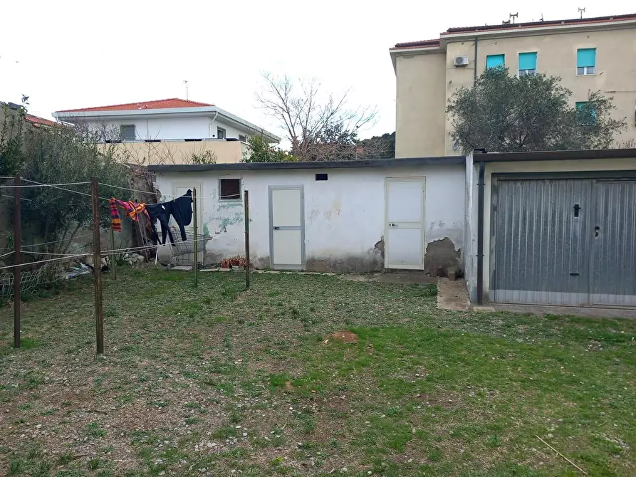 Immagine 10 di Appartamento in vendita  a Livorno