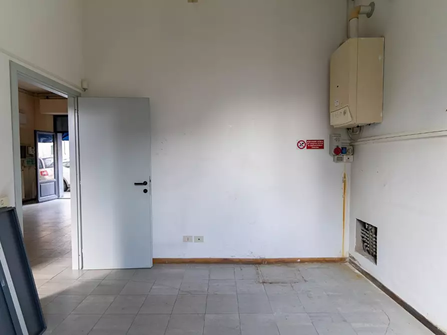 Immagine 14 di Laboratorio in vendita  a Empoli