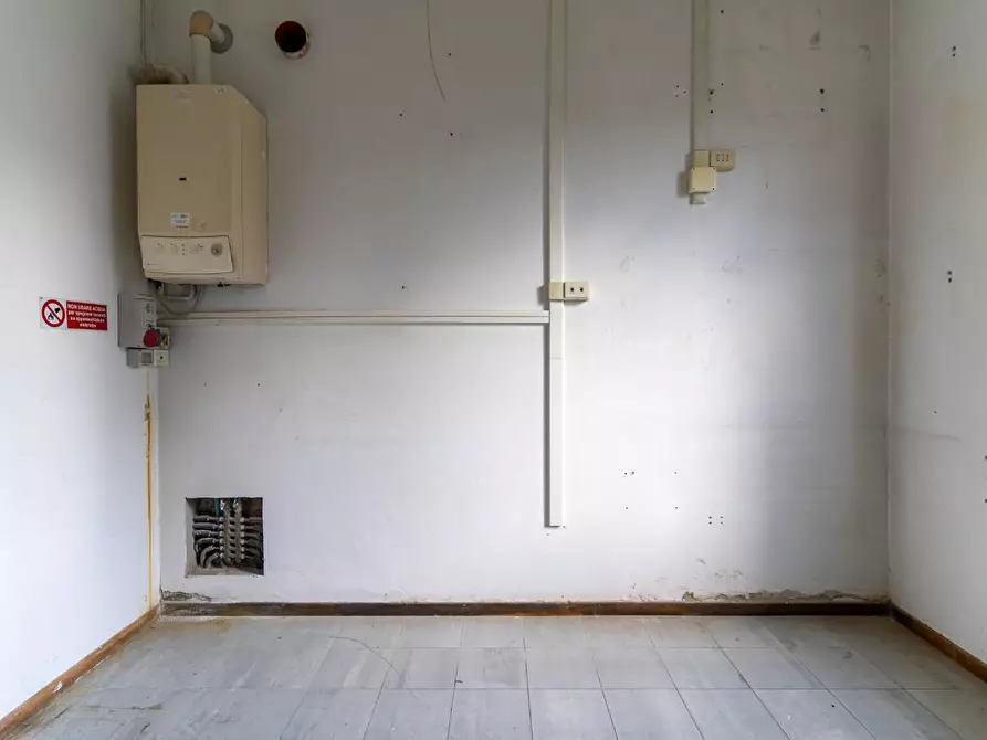 Immagine 15 di Laboratorio in vendita  a Empoli