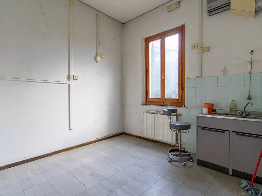 Immagine 16 di Laboratorio in vendita  a Empoli