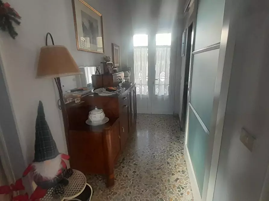 Immagine 11 di Appartamento in vendita  a Massa