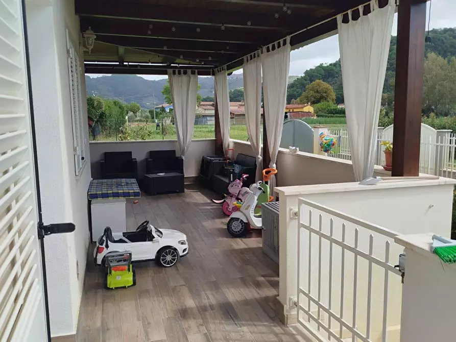 Immagine 2 di Casa bifamiliare in vendita  a Massarosa