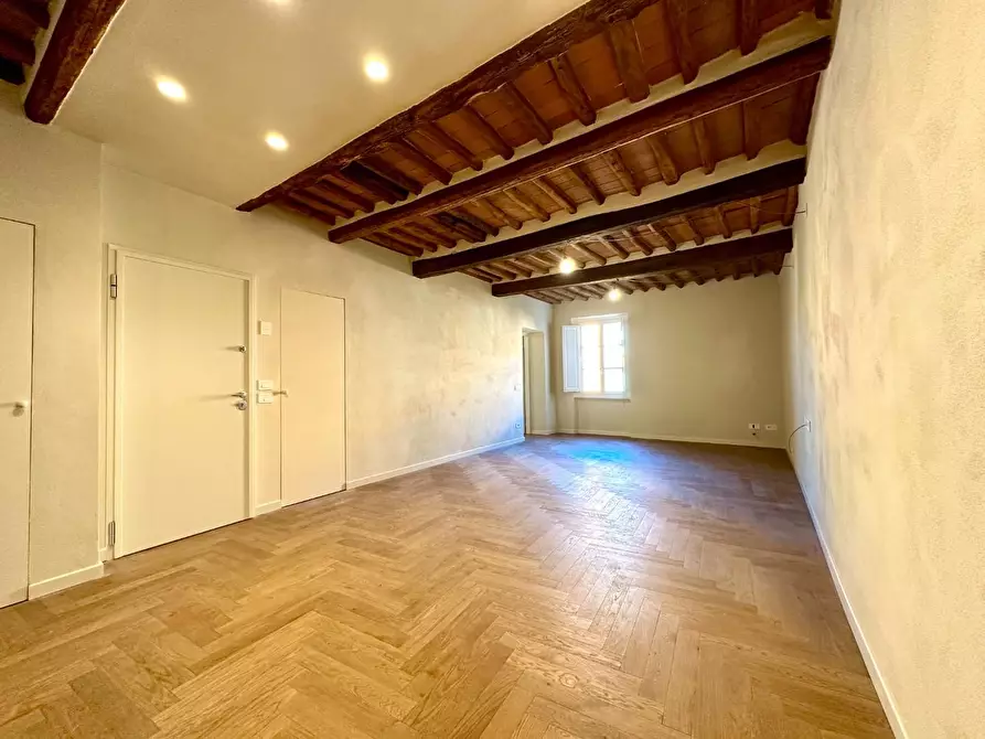 Immagine 22 di Appartamento in vendita  a Lucca