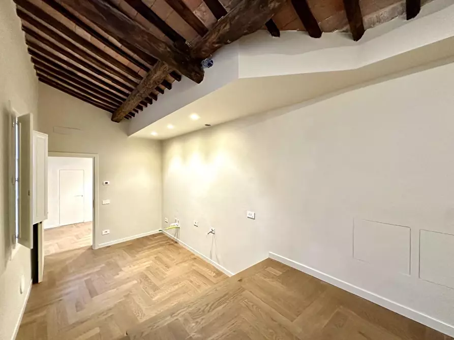 Immagine 25 di Appartamento in vendita  a Lucca