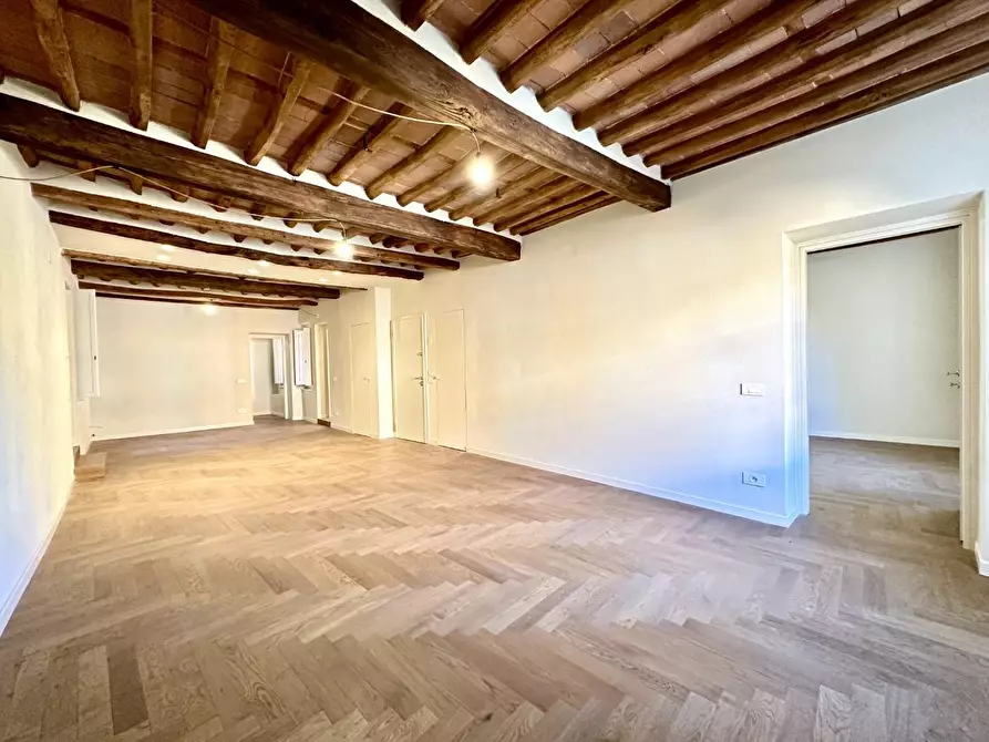Immagine 1 di Appartamento in vendita  a Lucca