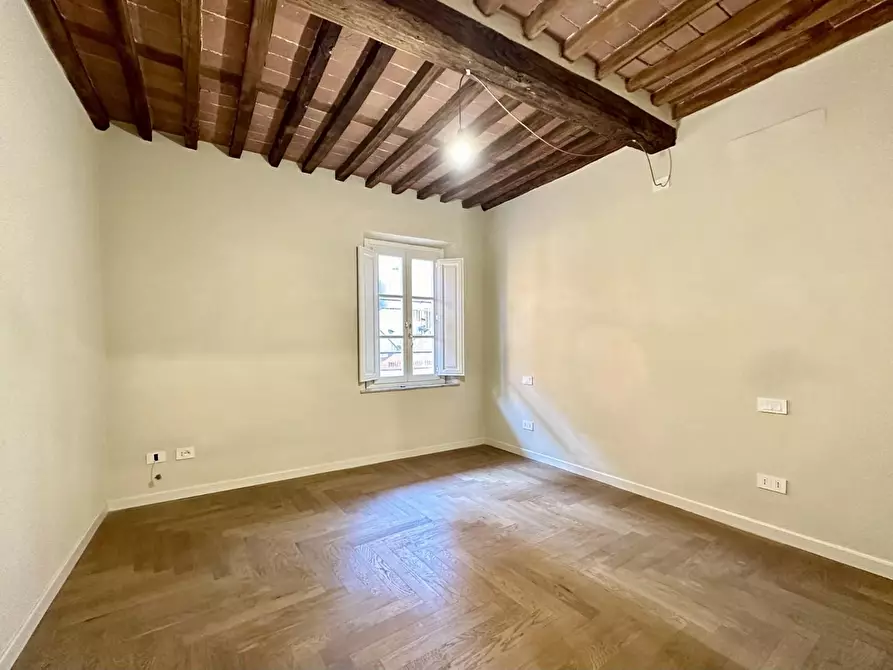 Immagine 14 di Appartamento in vendita  a Lucca