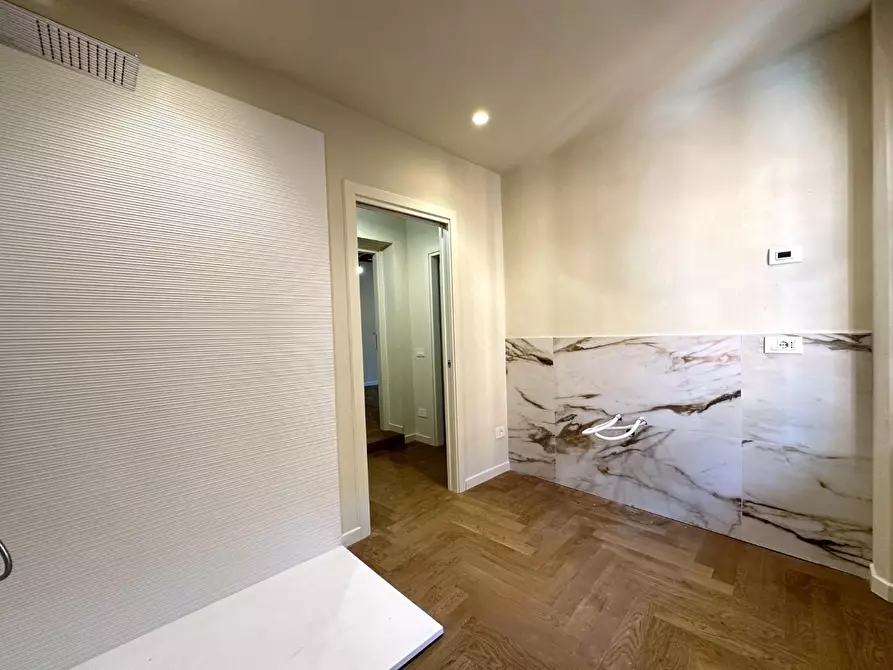 Immagine 17 di Appartamento in vendita  a Lucca