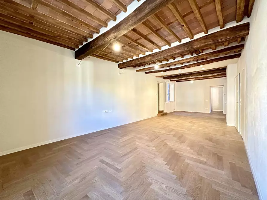 Immagine 2 di Appartamento in vendita  a Lucca