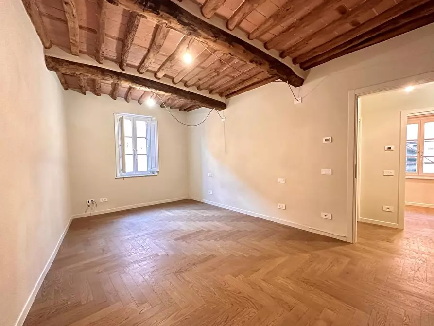 Immagine 27 di Appartamento in vendita  a Lucca
