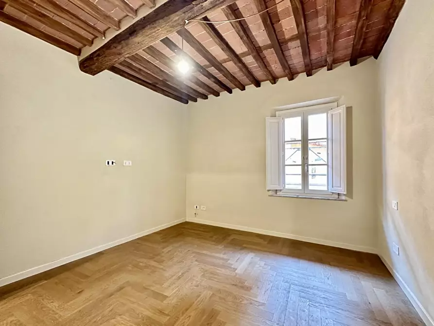 Immagine 28 di Appartamento in vendita  a Lucca