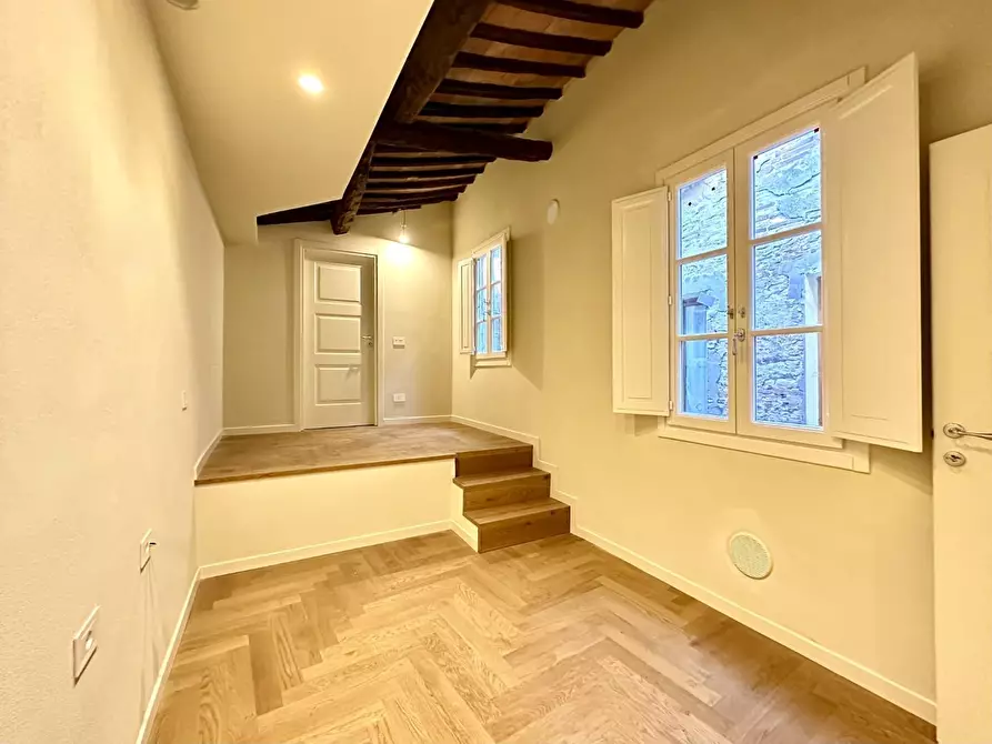Immagine 6 di Appartamento in vendita  a Lucca