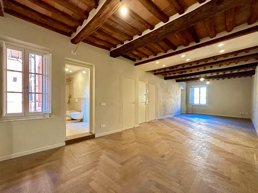 Immagine 3 di Appartamento in vendita  a Lucca