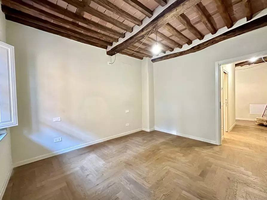 Immagine 15 di Appartamento in vendita  a Lucca