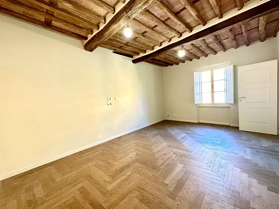 Immagine 26 di Appartamento in vendita  a Lucca