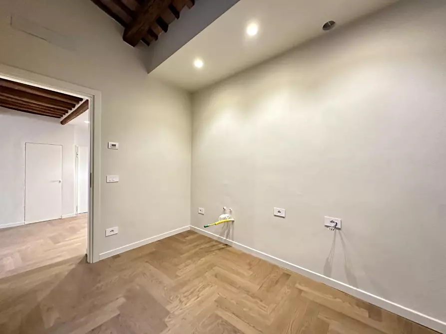 Immagine 24 di Appartamento in vendita  a Lucca