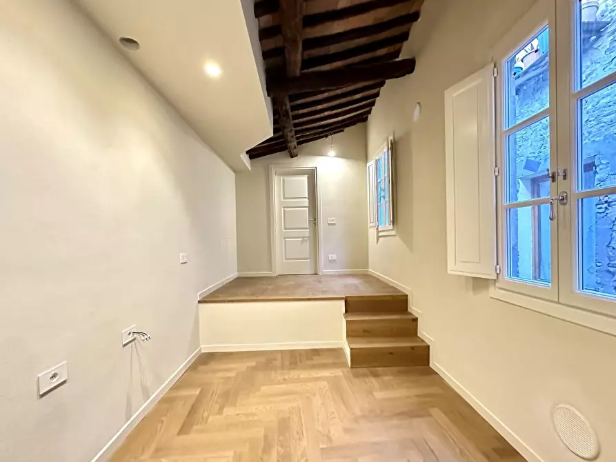 Immagine 23 di Appartamento in vendita  a Lucca