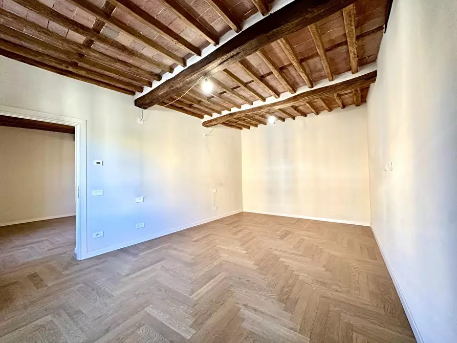 Immagine 7 di Appartamento in vendita  a Lucca