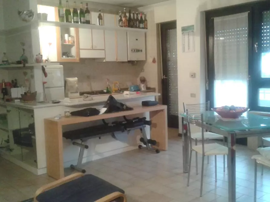 Immagine 3 di Appartamento in affitto  a Carrara