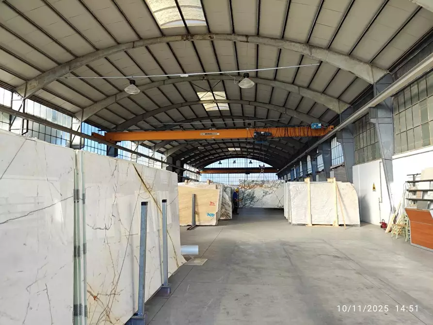 Immagine 12 di Attività artigianale in vendita  a Massa