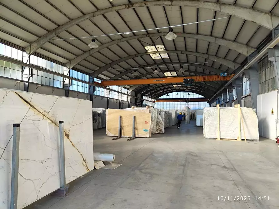 Immagine 3 di Attività artigianale in vendita  a Massa