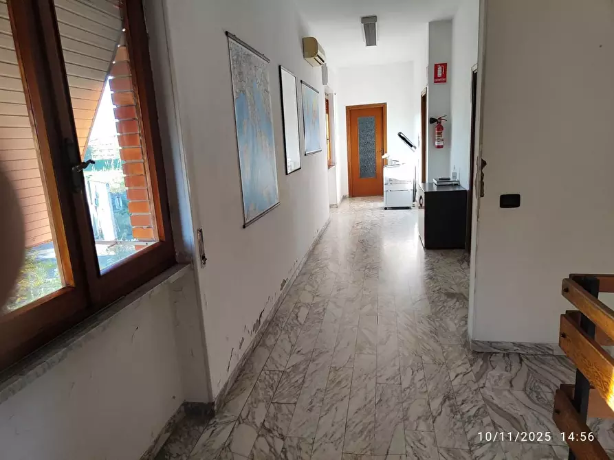 Immagine 5 di Attività artigianale in vendita  a Massa