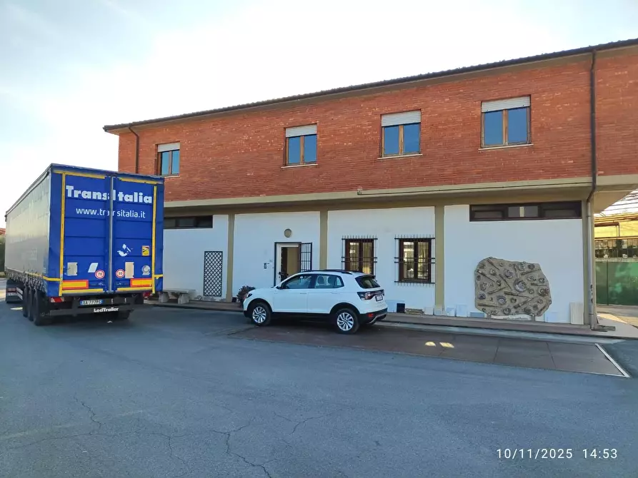 Immagine 7 di Attività artigianale in vendita  a Massa