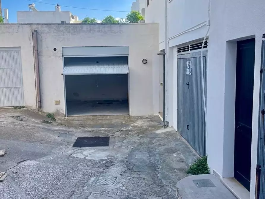 Immagine 3 di Garage in vendita  a Alessano