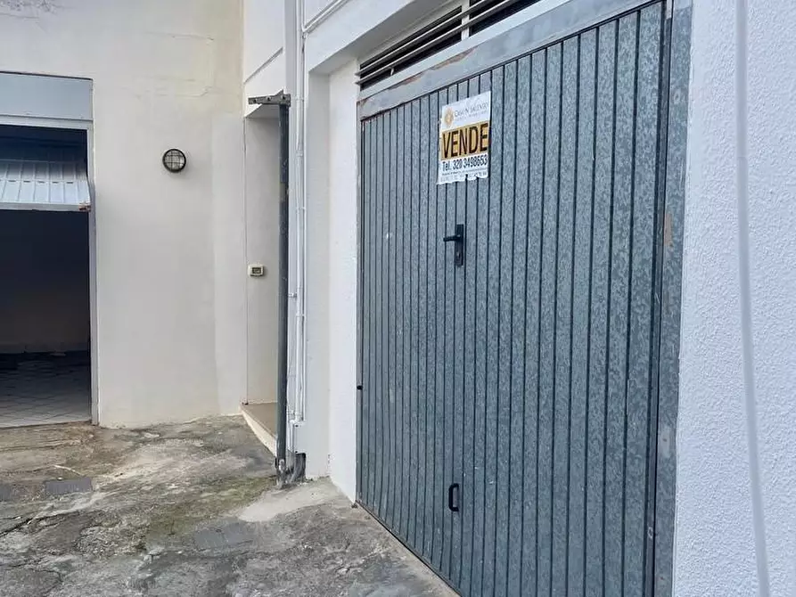 Immagine 2 di Garage in vendita  a Alessano