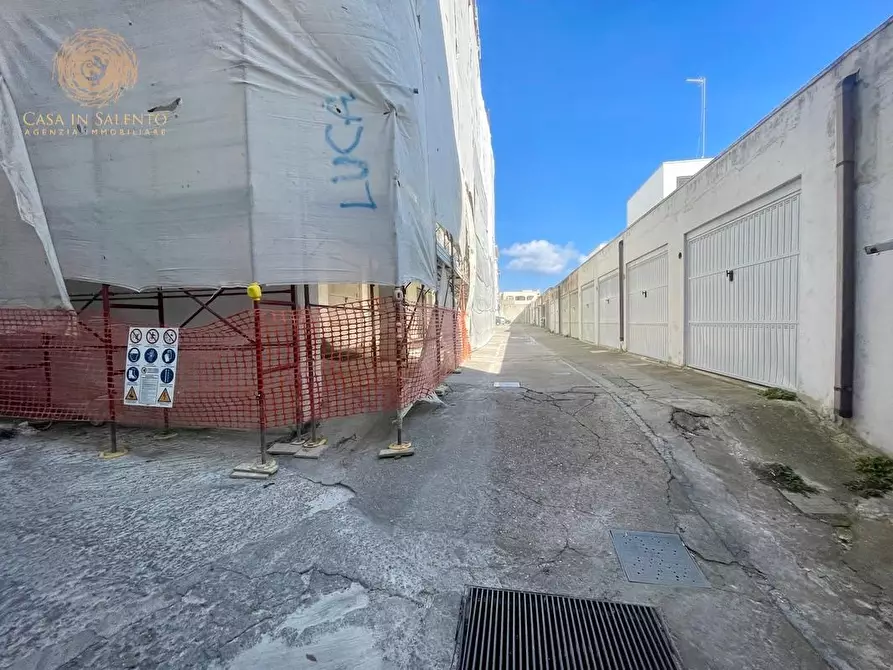 Immagine 12 di Garage in vendita  a Alessano