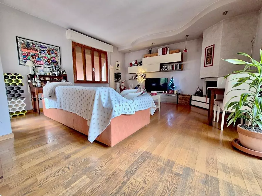 Immagine 4 di Villa in vendita  a Pisa