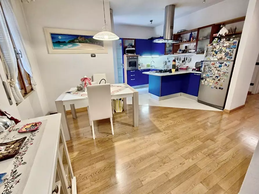 Immagine 7 di Villa in vendita  a Pisa