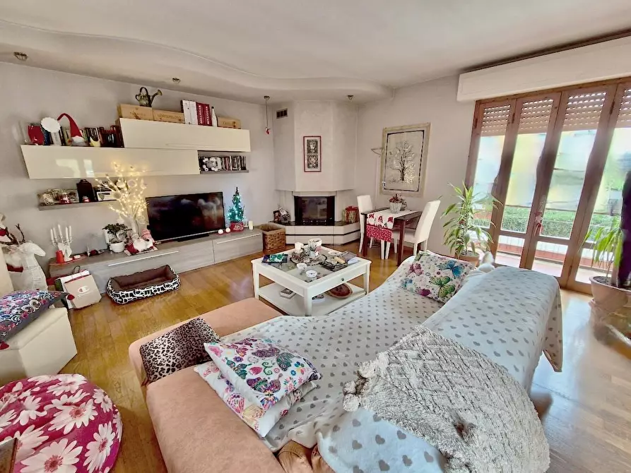 Immagine 3 di Villa in vendita  a Pisa