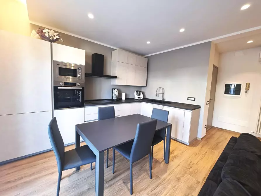 Immagine 2 di Appartamento in vendita  a Viareggio