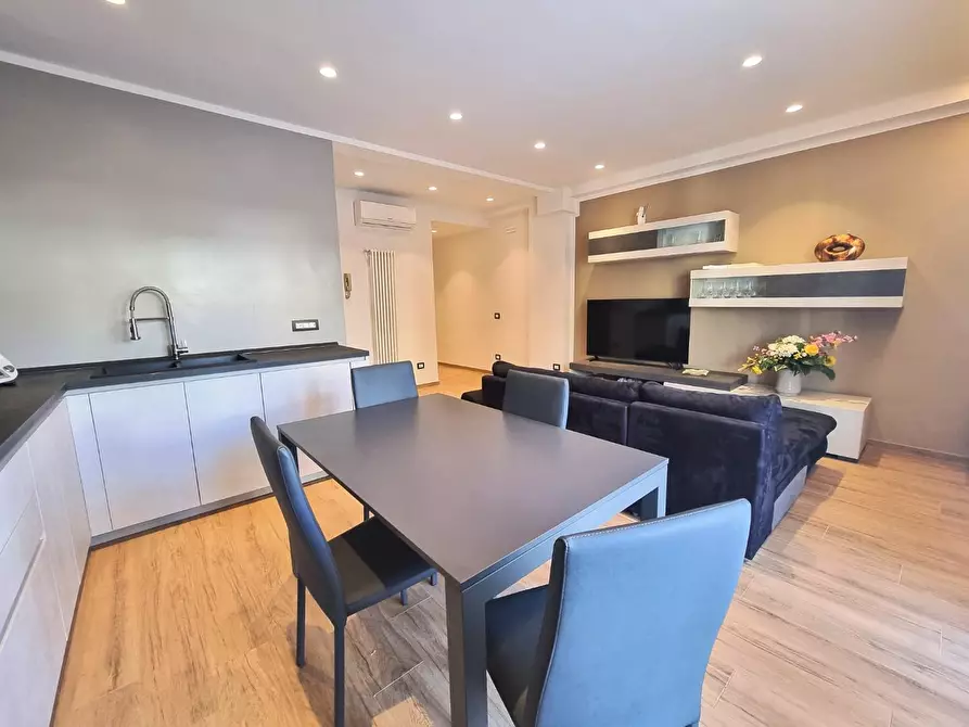 Immagine 3 di Appartamento in vendita  a Viareggio