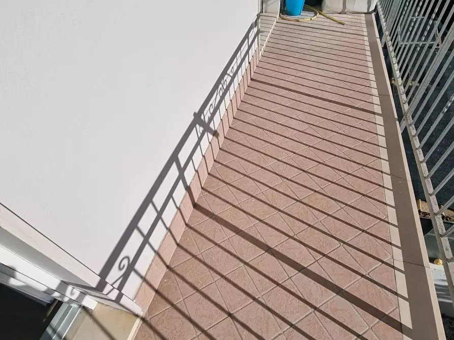 Immagine 21 di Appartamento in vendita  a Viareggio