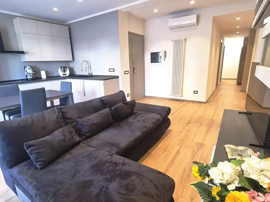 Immagine 5 di Appartamento in vendita  a Viareggio