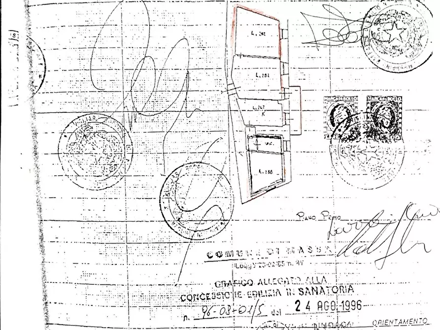 Immagine 16 di Appartamento in vendita  a Massa