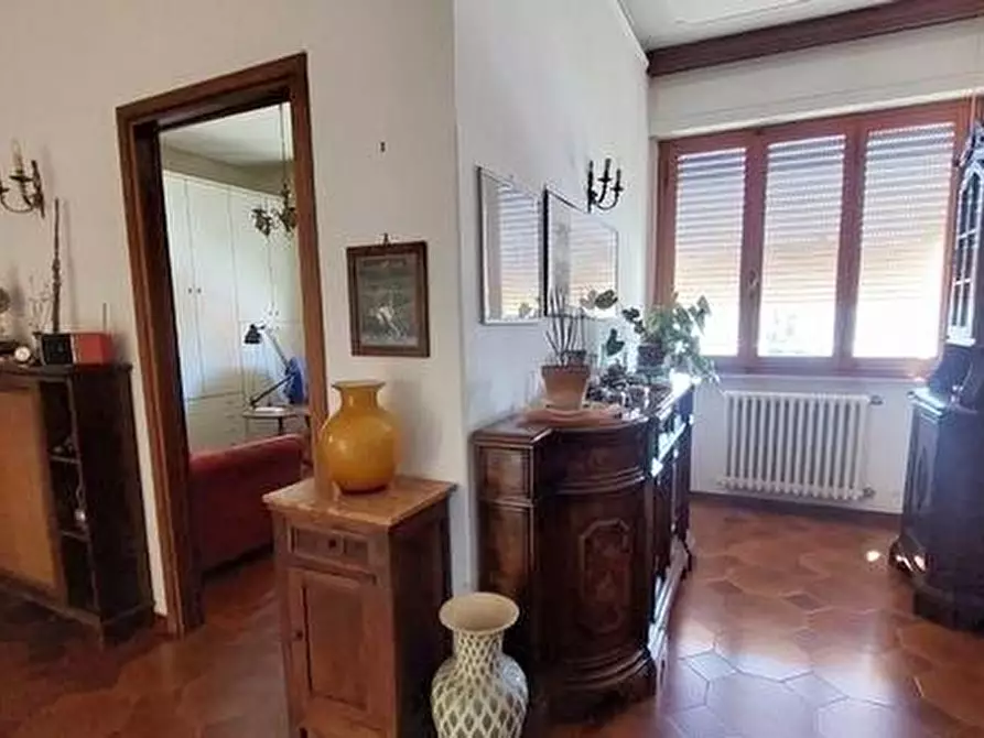 Immagine 2 di Villa in vendita  a Cascina