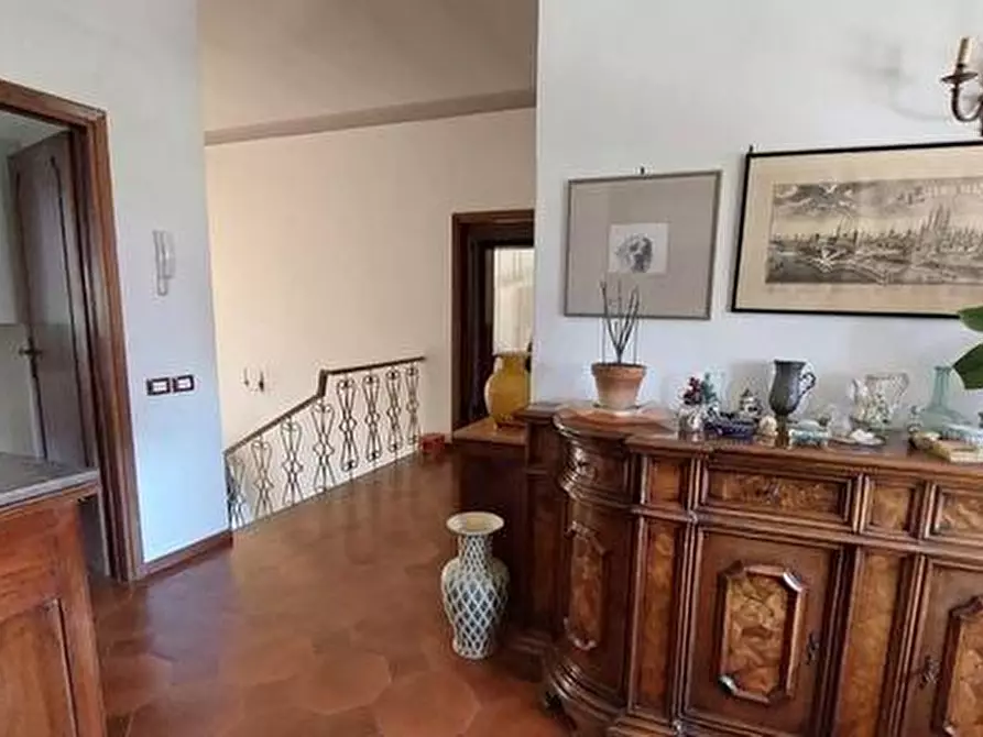 Immagine 1 di Villa in vendita  a Cascina