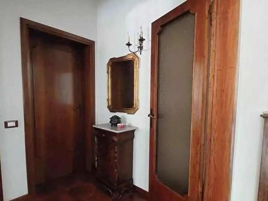 Immagine 4 di Villa in vendita  a Cascina