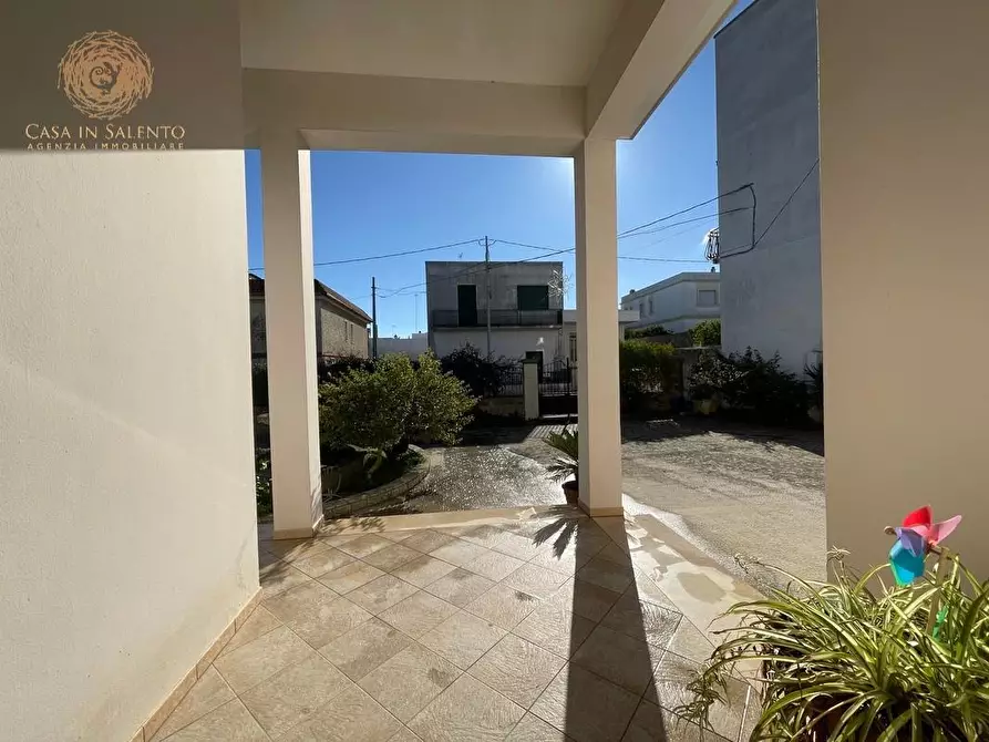 Immagine 17 di Villa in vendita  a Castrignano Del Capo