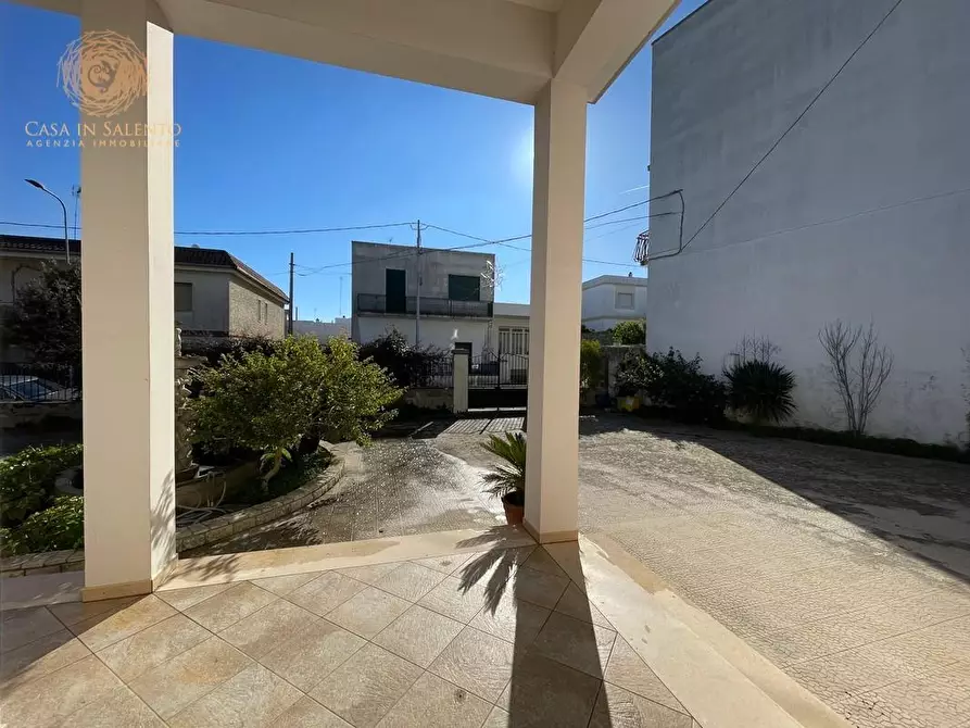 Immagine 41 di Villa in vendita  a Castrignano Del Capo